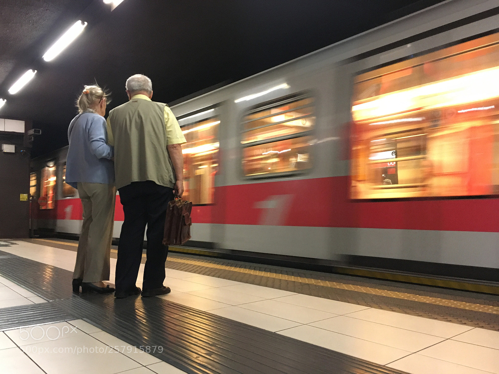 Apple iPhone 6s sample photo. Metropolitana  photography