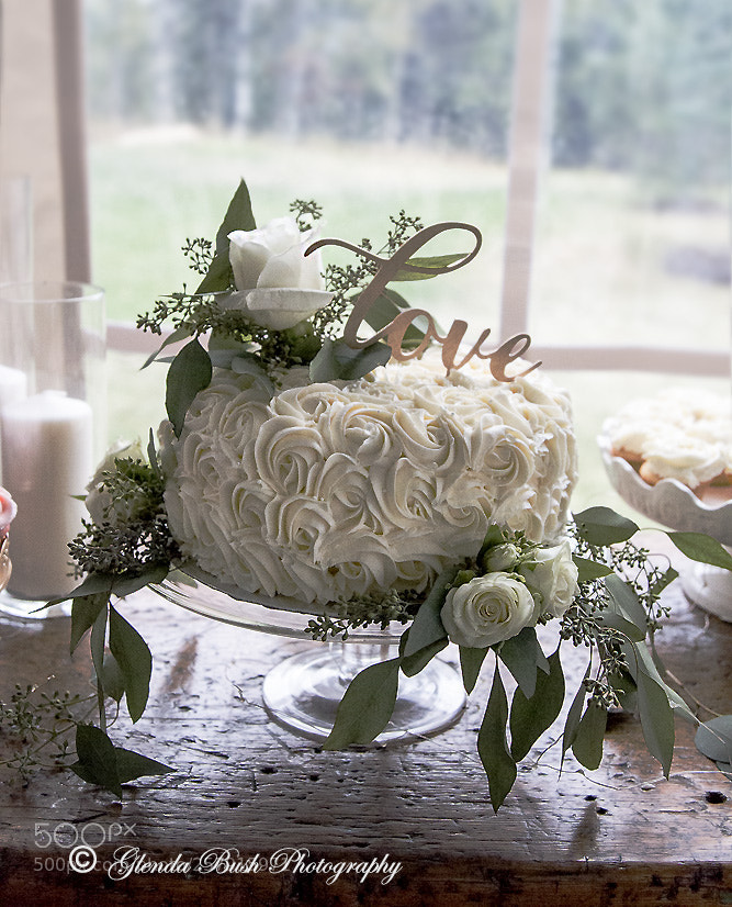 Canon EOS 70D sample photo. Wedding cake photography