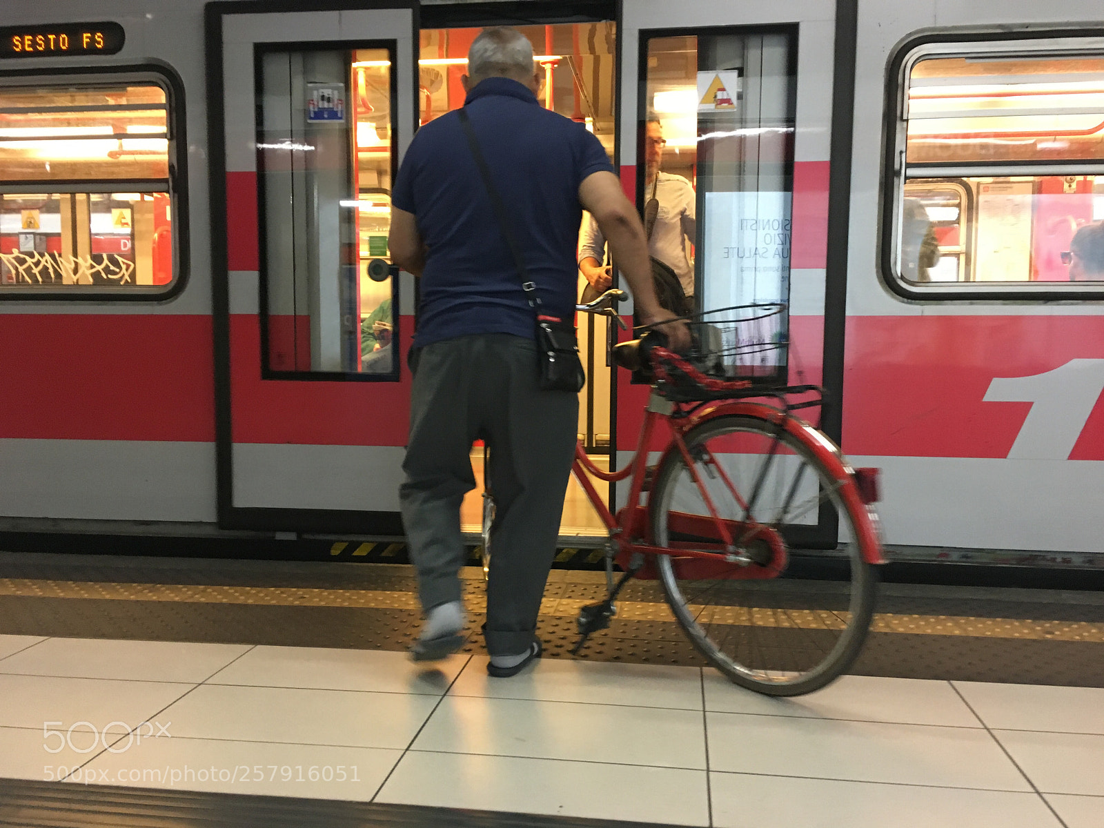 Apple iPhone 6s sample photo. Bici metro photography
