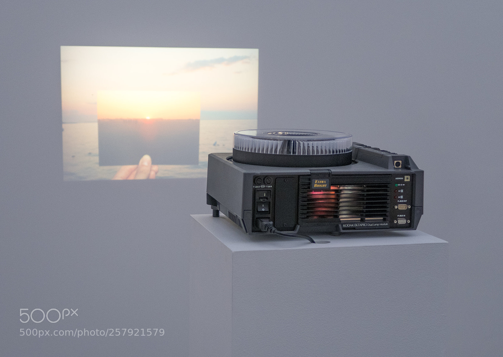 Canon PowerShot G7 X Mark II sample photo. The slide projector photography