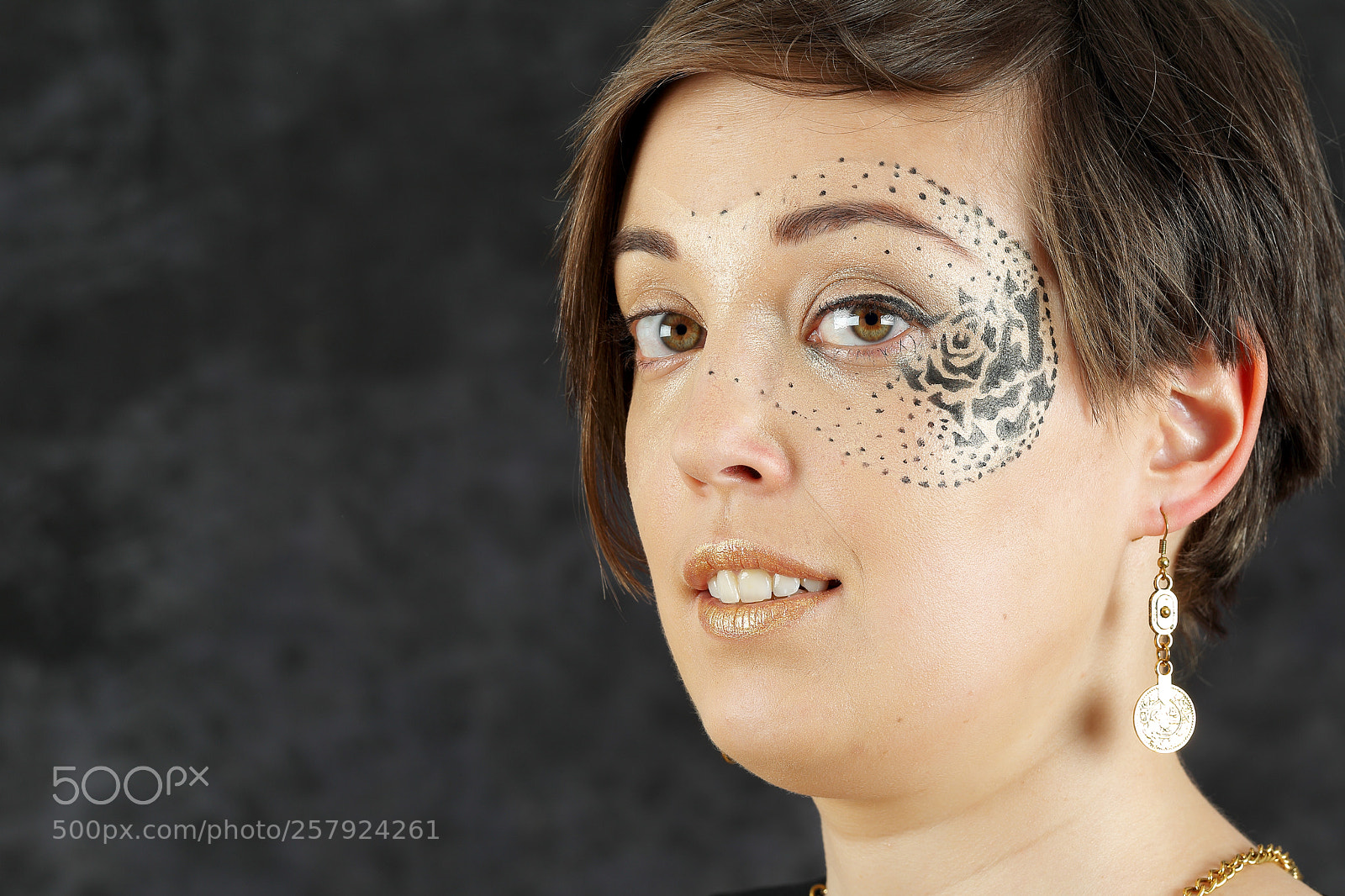 Canon EOS-1D Mark IV sample photo. The mask study photography