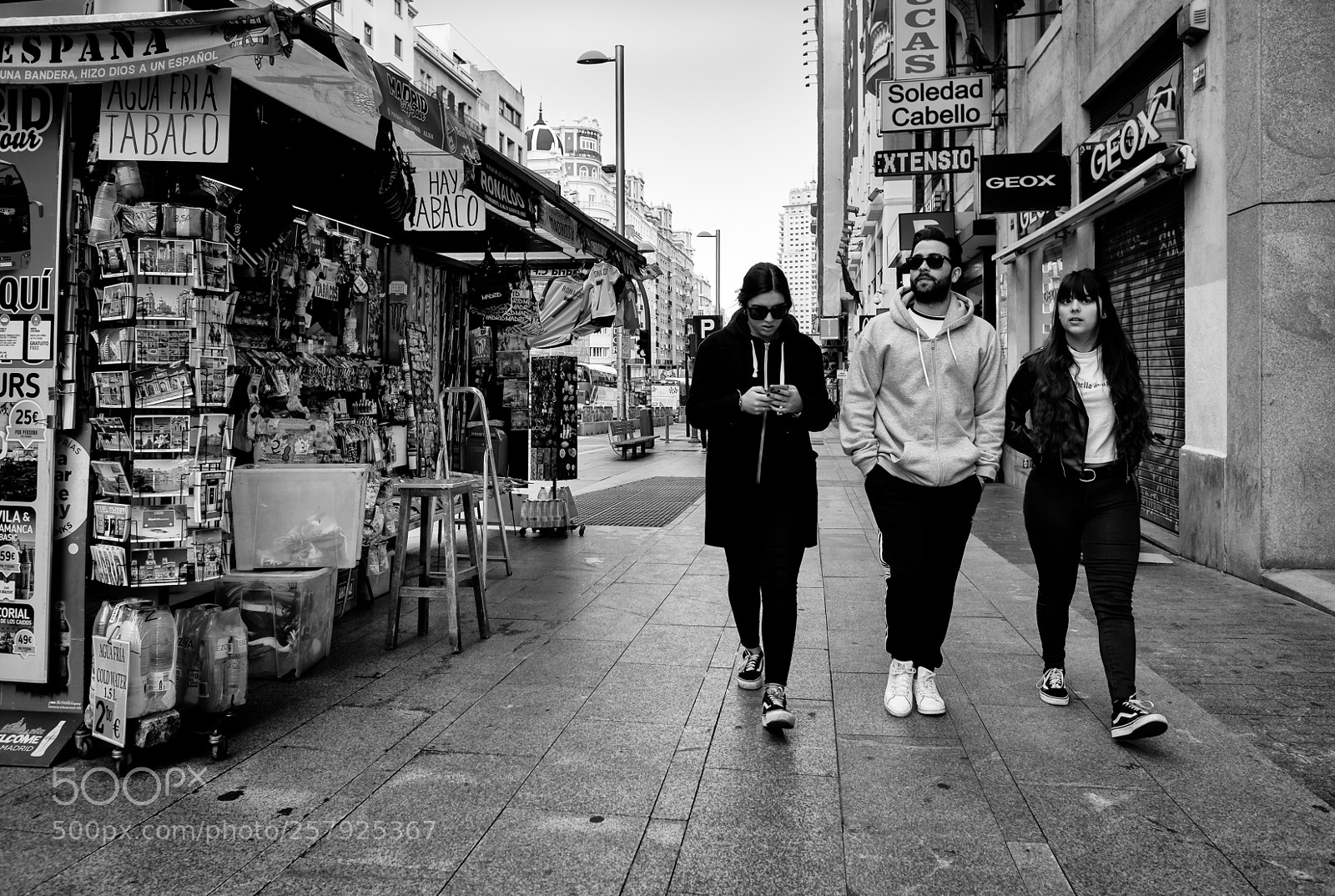 Fujifilm X-T1 sample photo. Three friends gran via photography