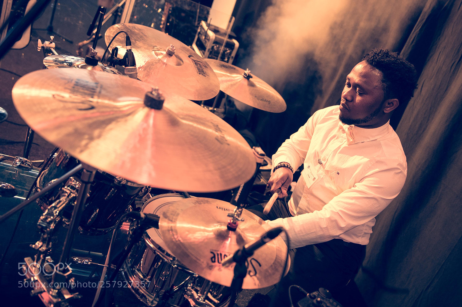Canon EOS 5D Mark IV sample photo. In concert photography