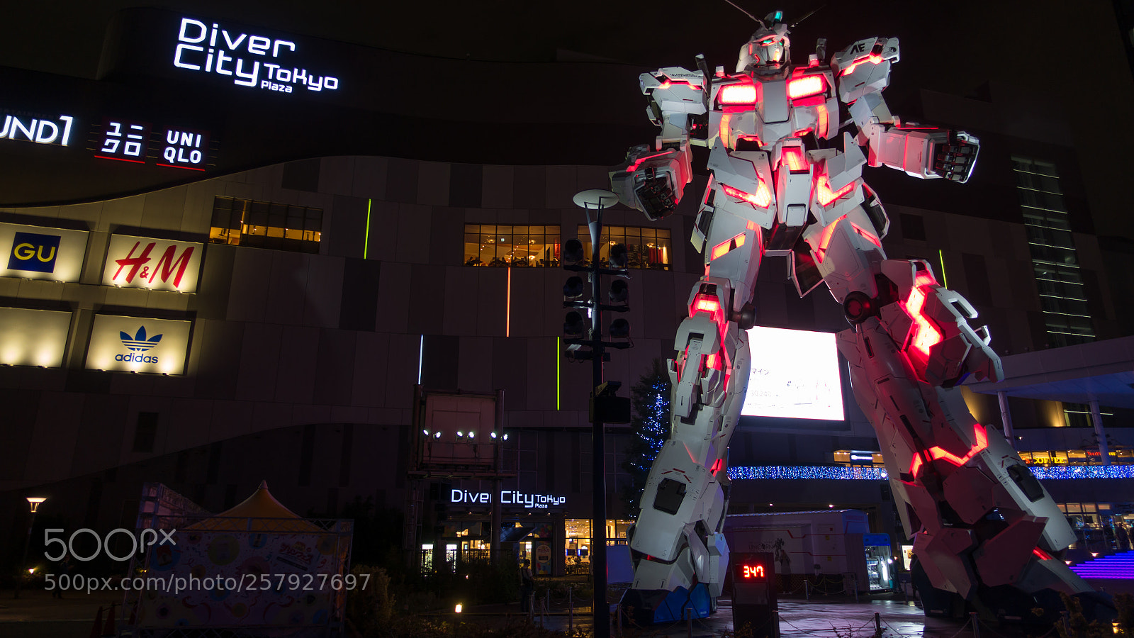 Sony Cyber-shot DSC-RX100 III sample photo. Diver city photography