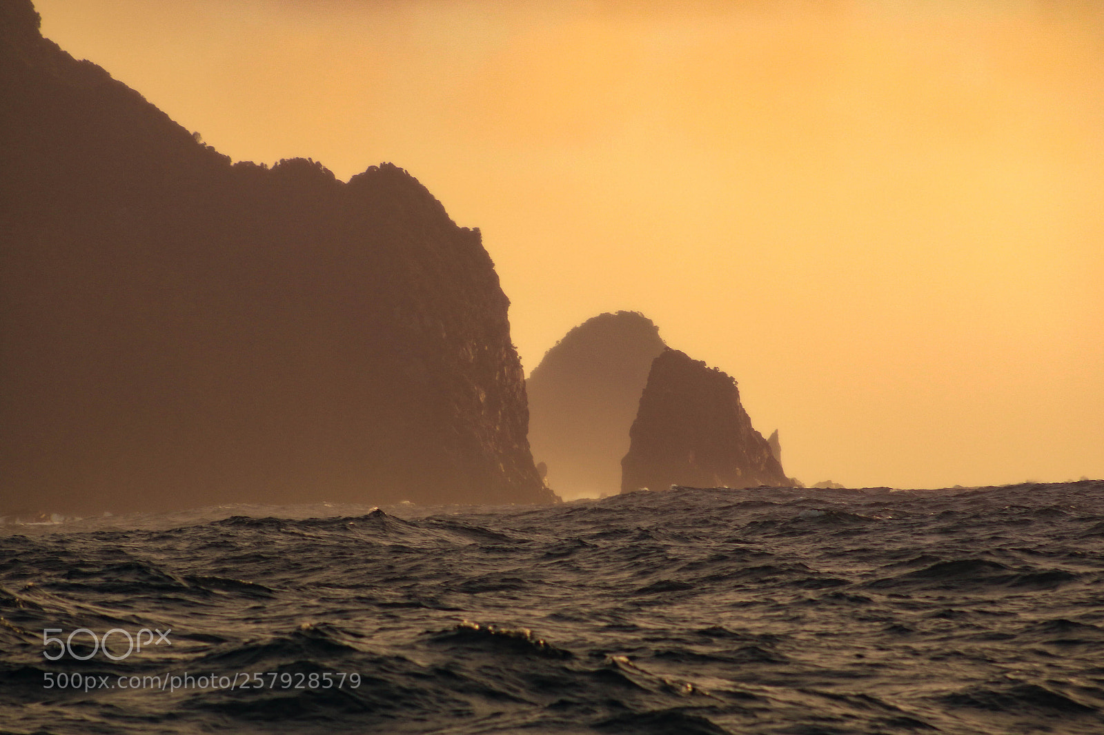 Canon EOS 7D Mark II sample photo. Breaksea dusk photography
