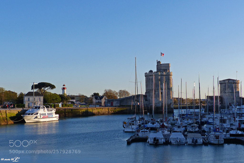 Panasonic Lumix DMC-FZ200 sample photo. Le vieux port dela photography