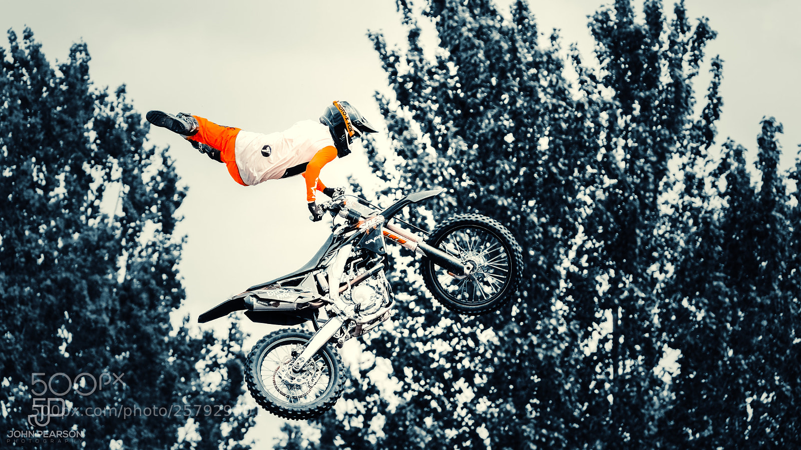 Fujifilm X-T2 sample photo. Broke fmx stunt show photography