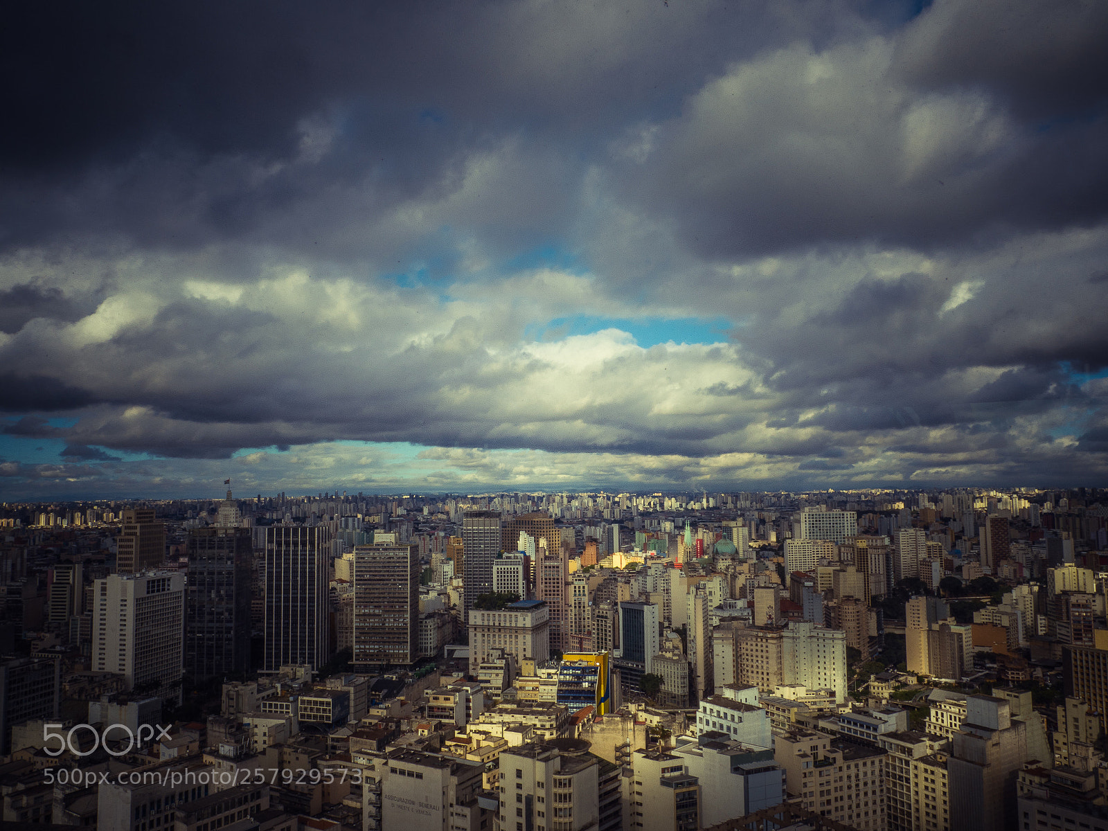 Olympus OM-D E-M1 Mark II sample photo. Concrete horizon photography