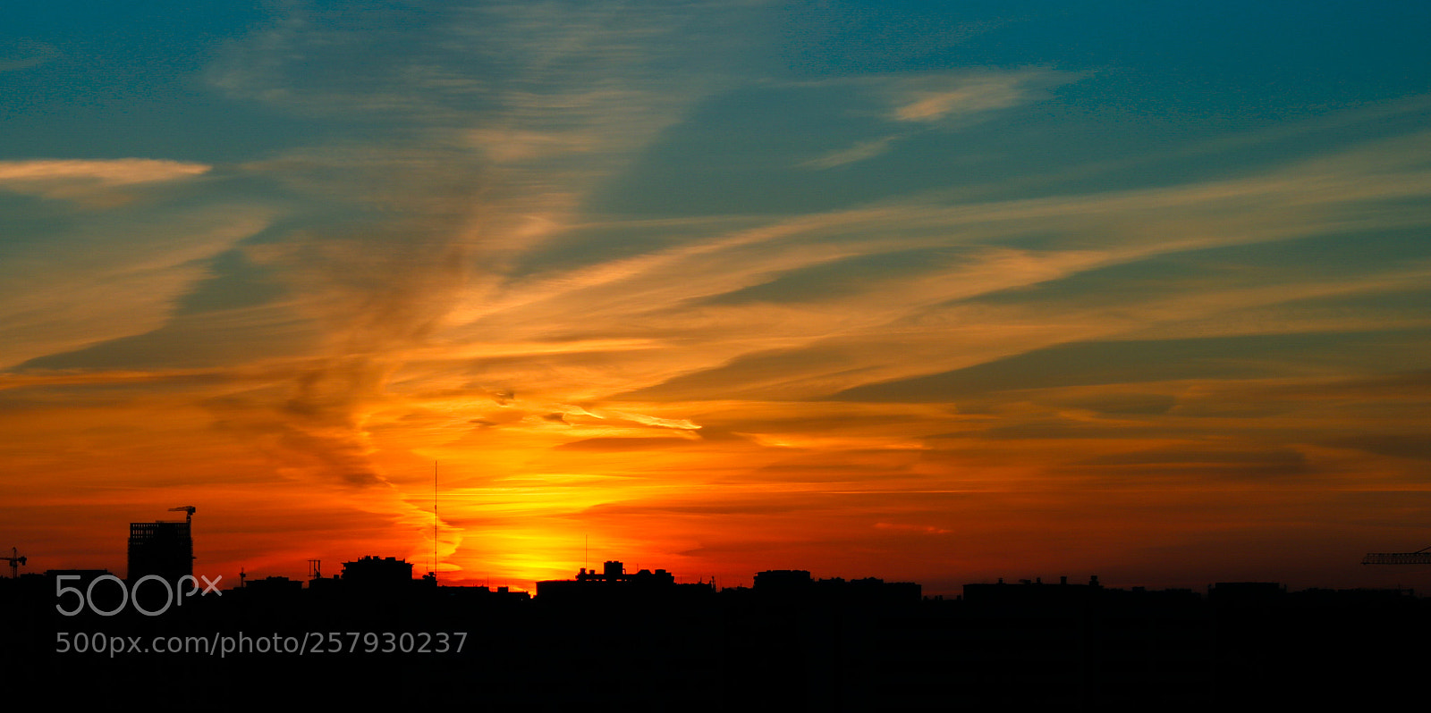 Canon EOS 750D (EOS Rebel T6i / EOS Kiss X8i) sample photo. Sunset over warsaw photography