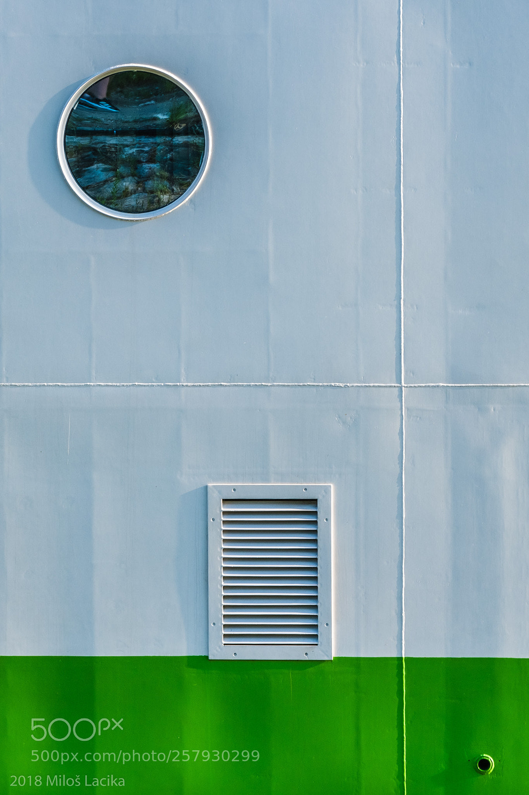 Fujifilm X-Pro2 sample photo. On the wall photography