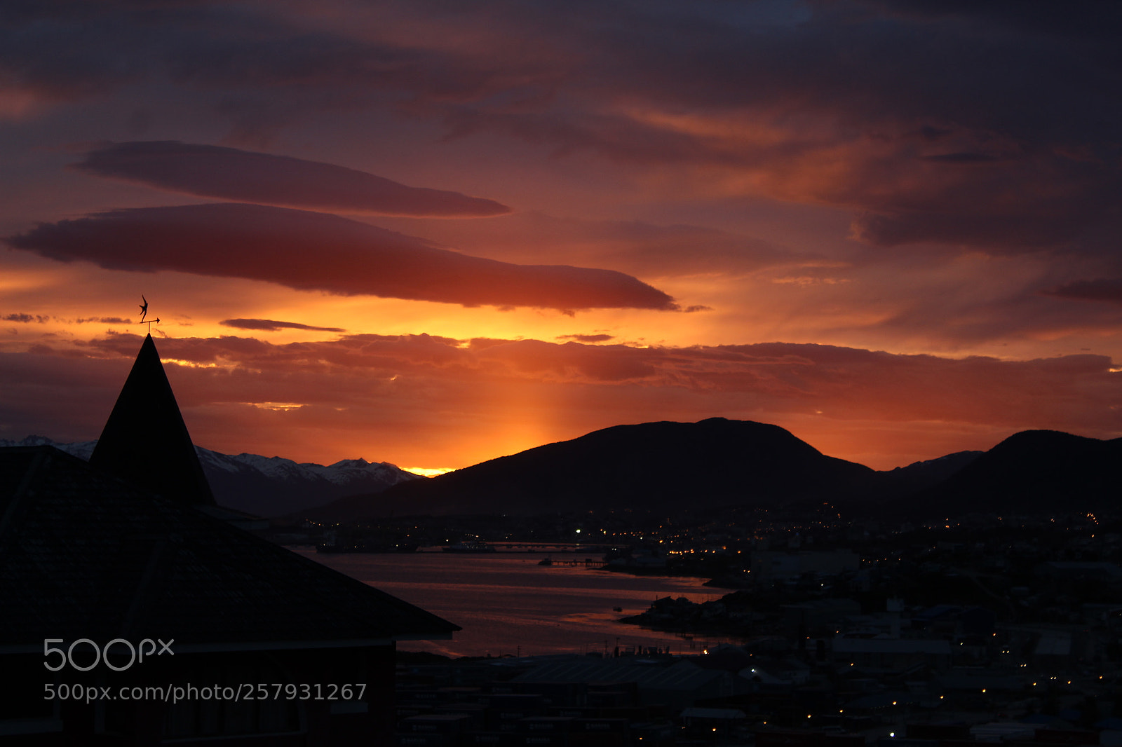Canon EOS 1300D (EOS Rebel T6 / EOS Kiss X80) sample photo. Atardecer ush p m photography