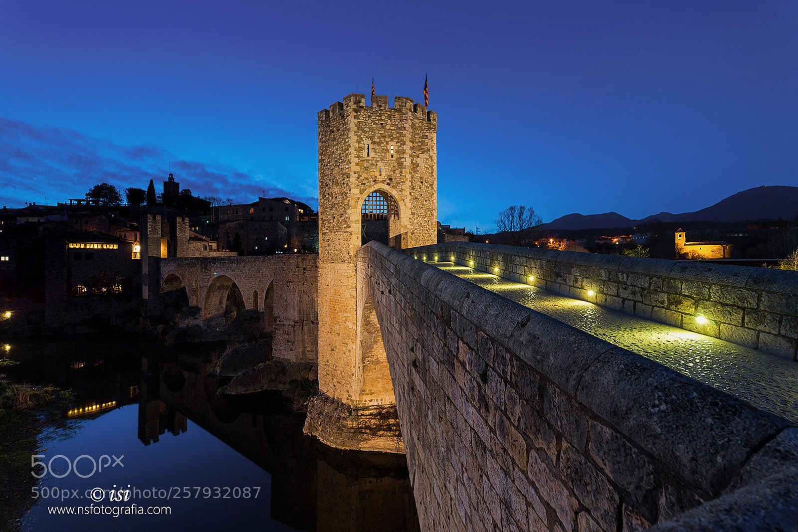 Canon EOS 5D Mark II sample photo. Besalu puente medieval photography