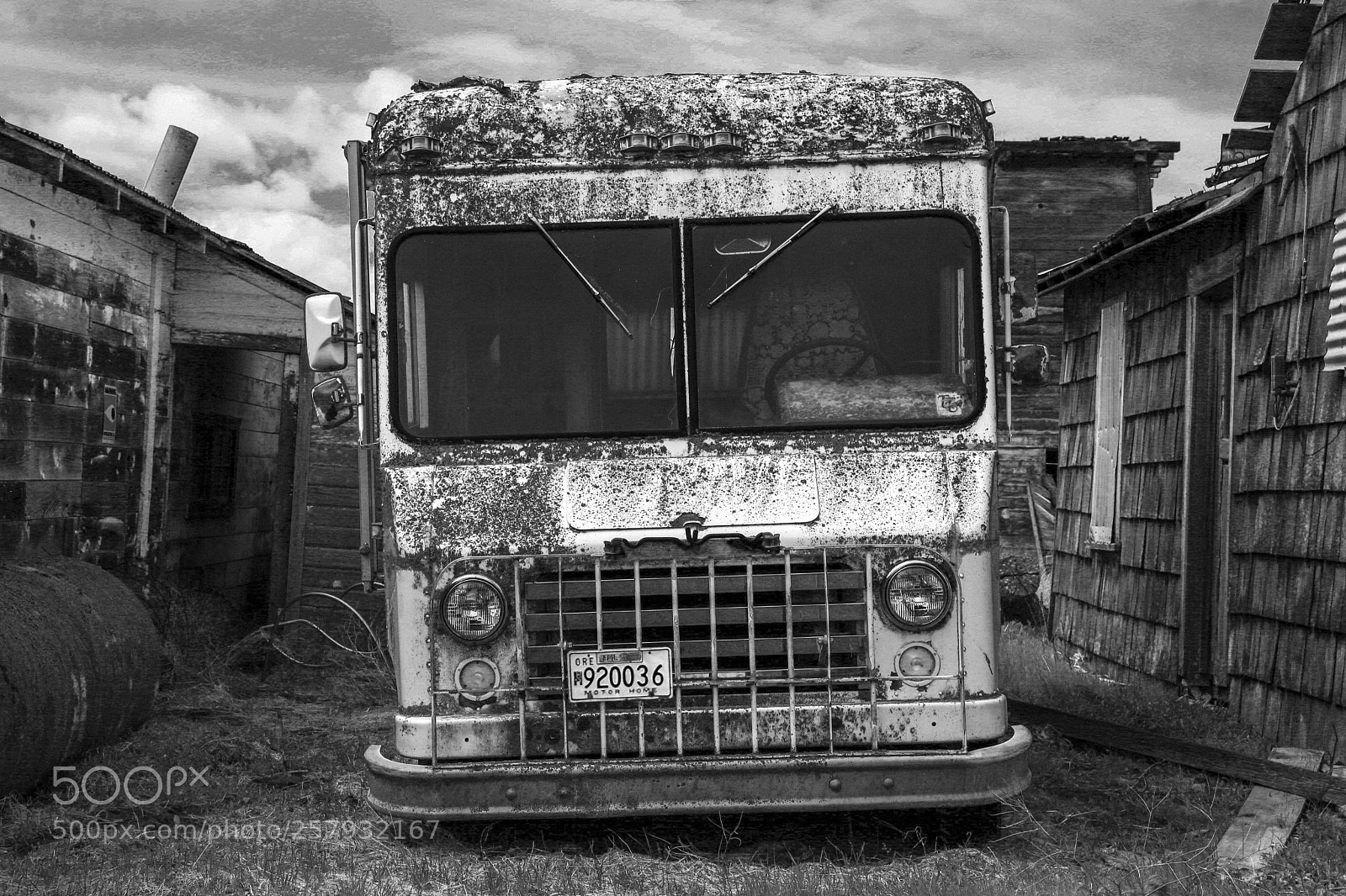Canon EOS 5D Mark II sample photo. Abandoned truck. photography