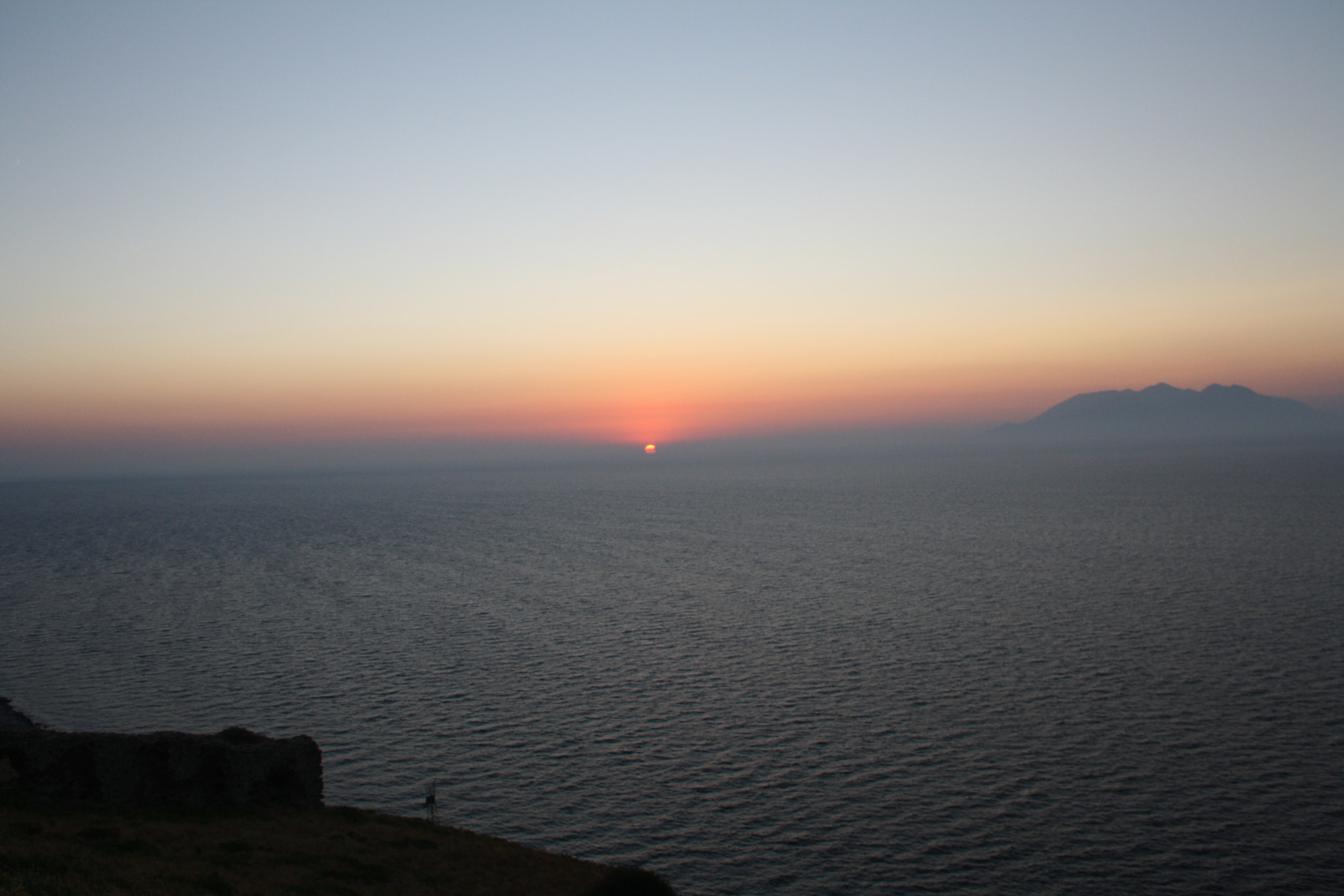 Canon EOS 1000D (EOS Digital Rebel XS / EOS Kiss F) sample photo. Sunset and island photography