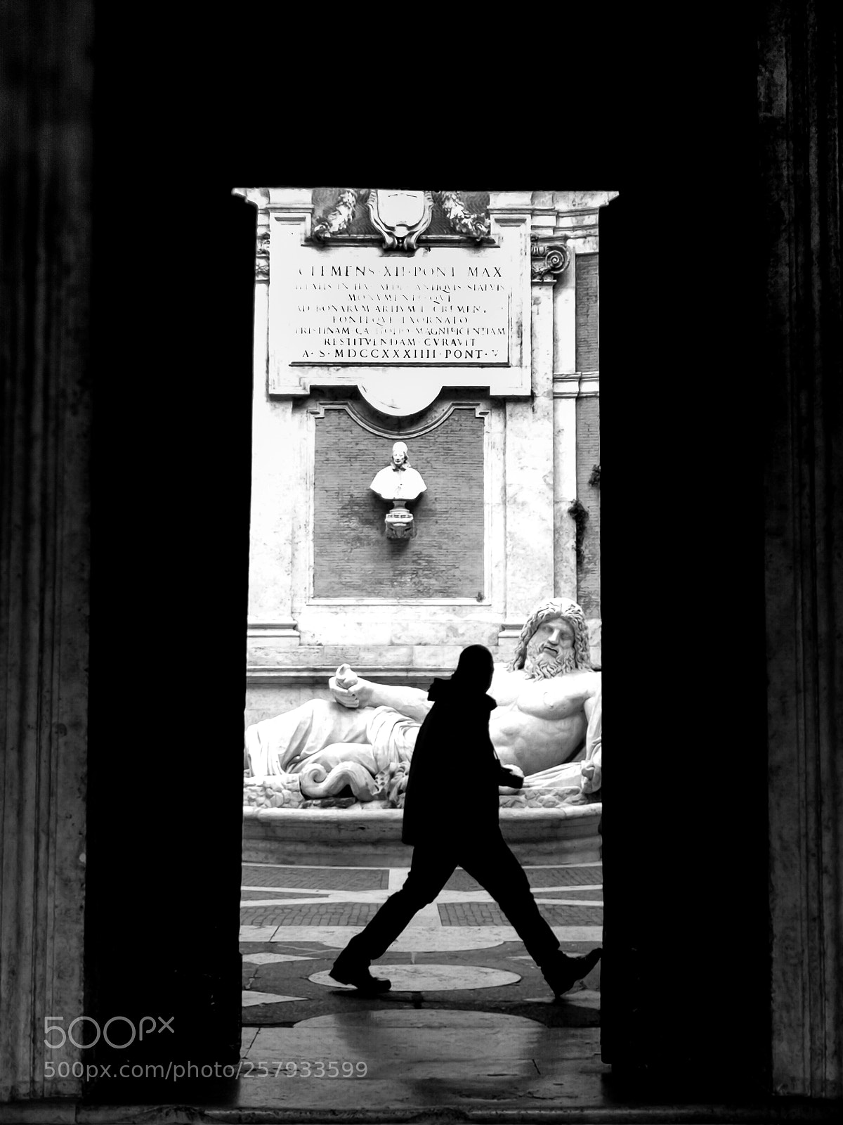 HUAWEI P10 Plus sample photo. Walking silhouette in rome photography