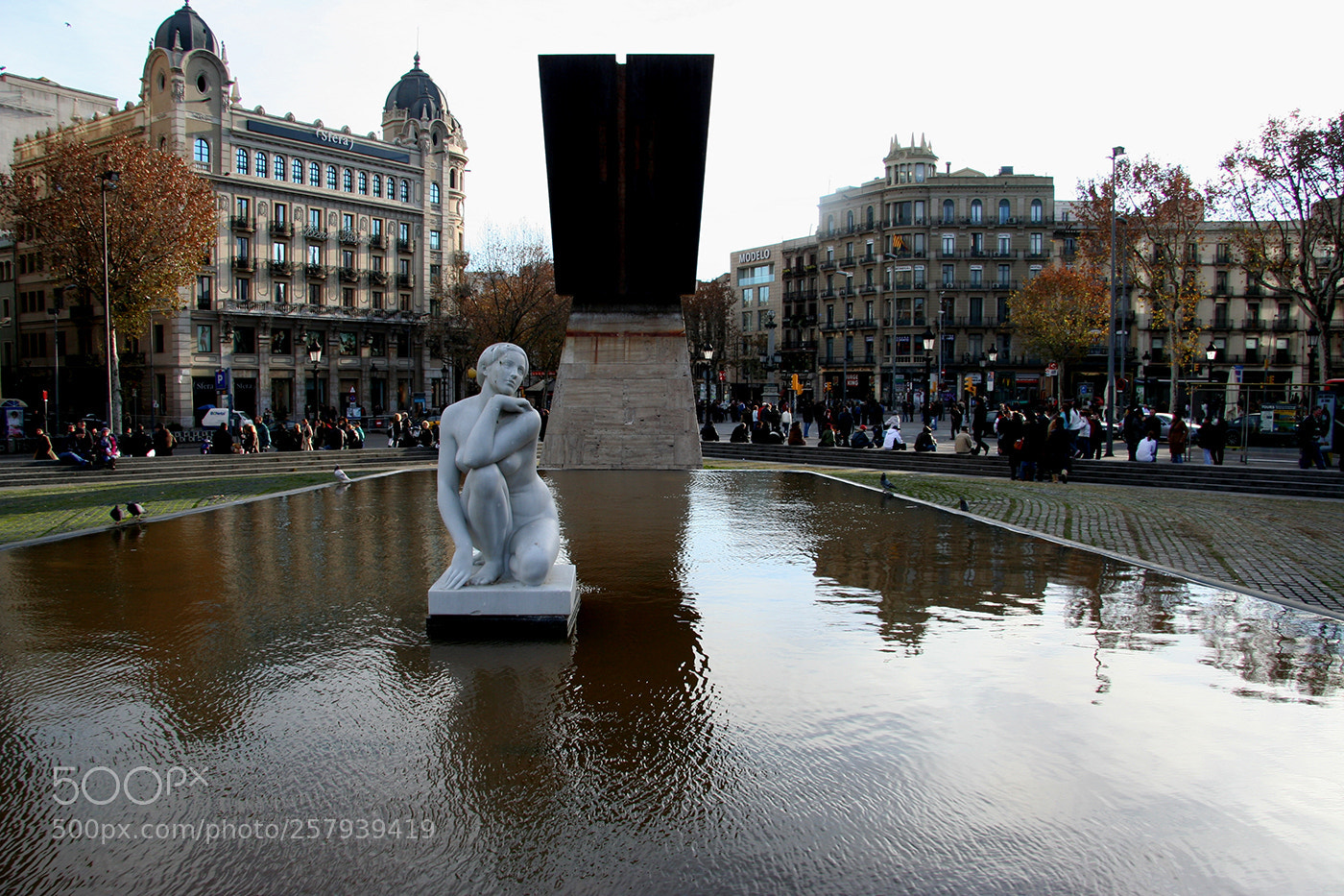 Canon EOS 350D (EOS Digital Rebel XT / EOS Kiss Digital N) sample photo. Plaça de catalunya photography