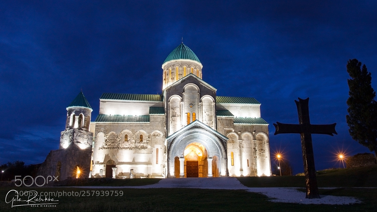 Canon EOS 500D (EOS Rebel T1i / EOS Kiss X3) sample photo. Bagrati cathedral photography