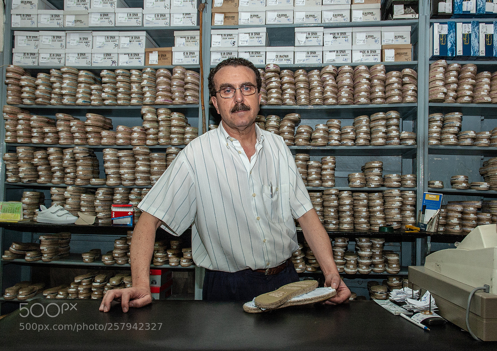 Nikon D70s sample photo. Behind the counter: alpargatas photography