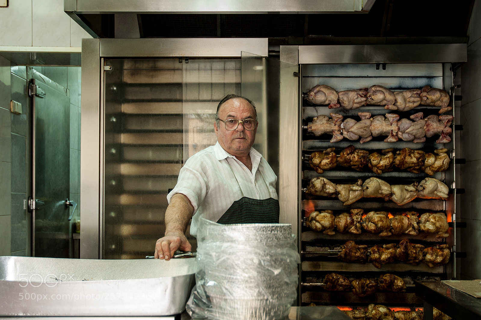 Nikon D70s sample photo. Behind the counter chicken photography