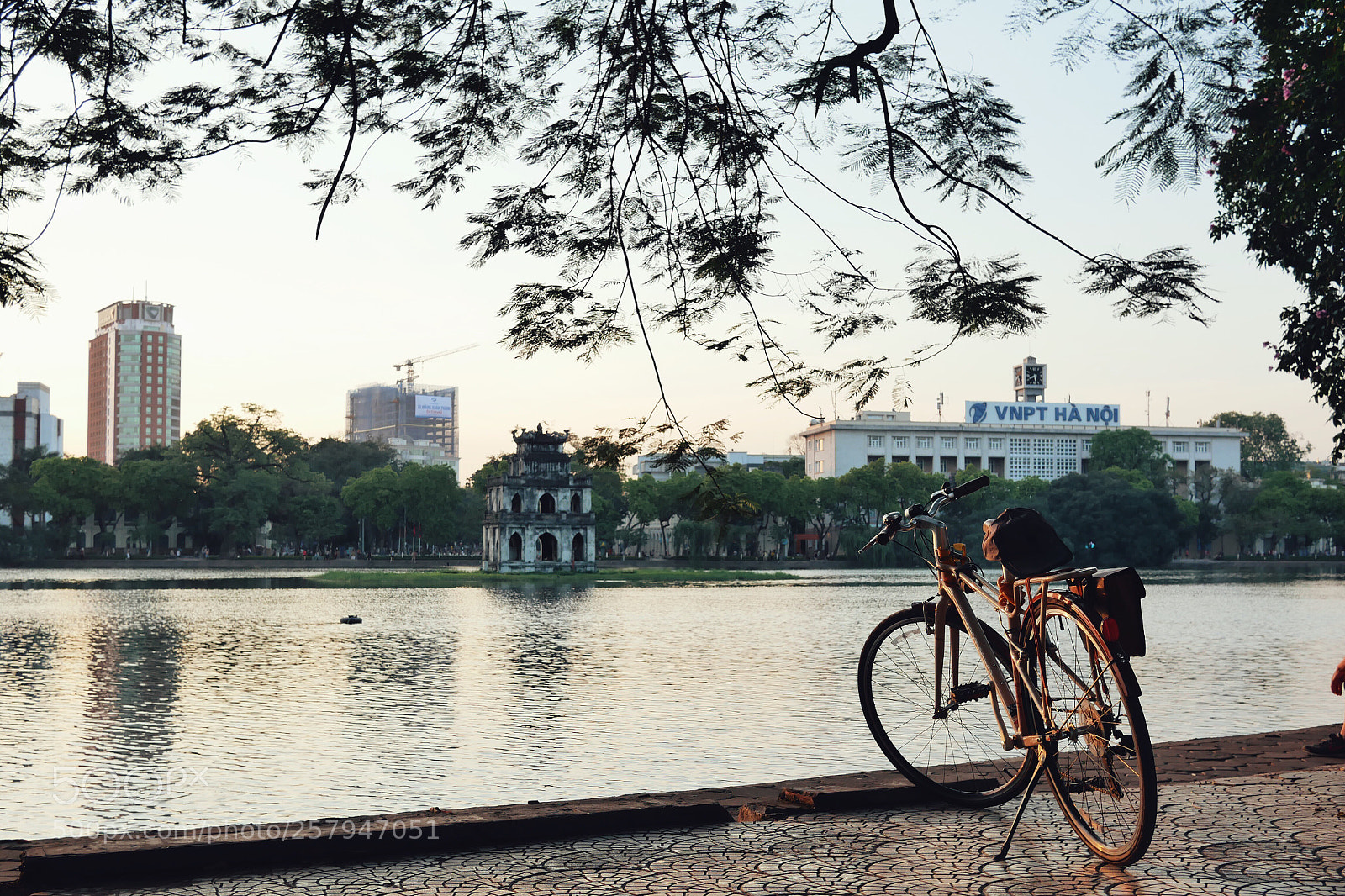 Panasonic Lumix DMC-GX85 (Lumix DMC-GX80 / Lumix DMC-GX7 Mark II) sample photo. Cycling around hoan kiem photography