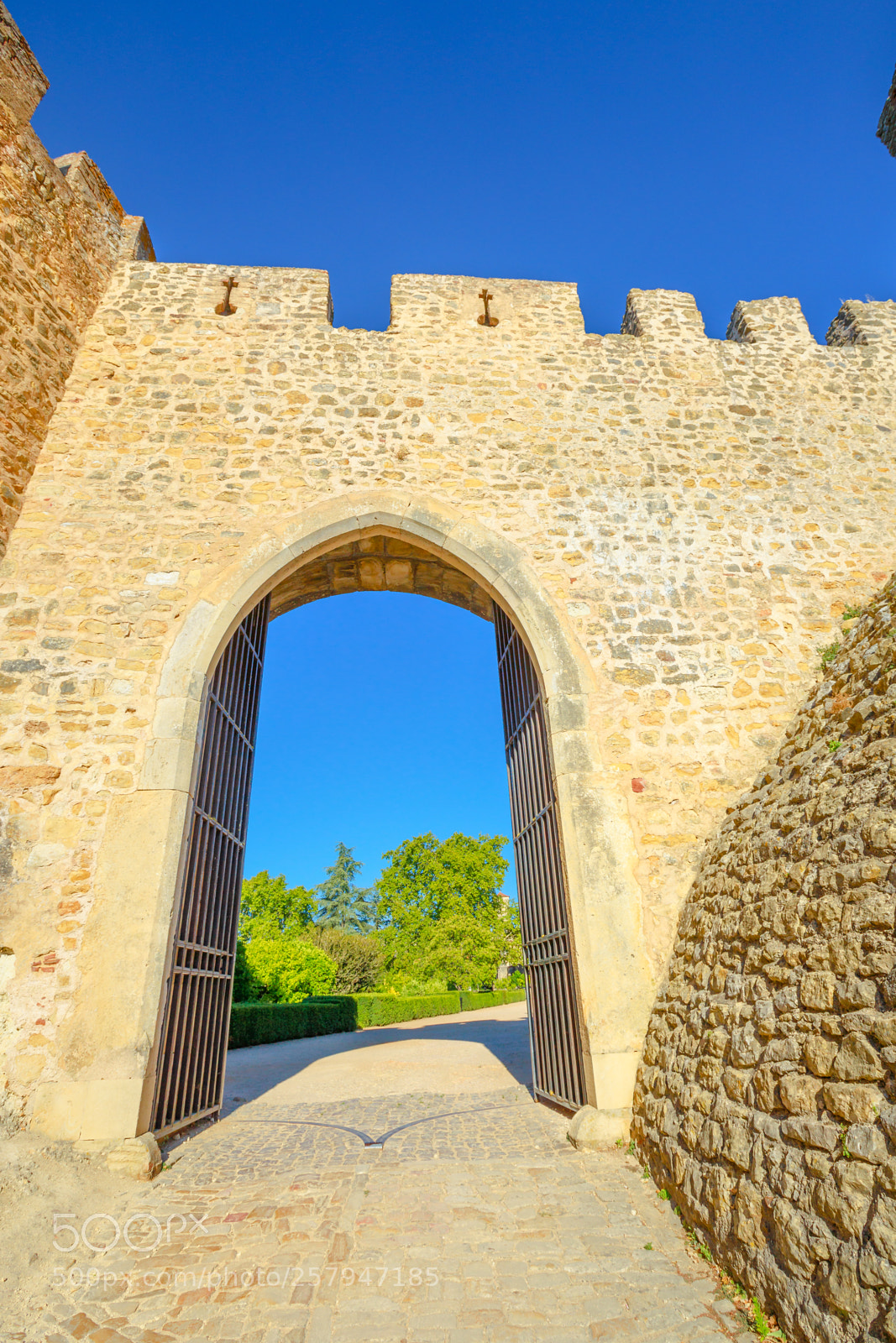 Canon EOS 5D Mark IV sample photo. Tomar castle sun door photography