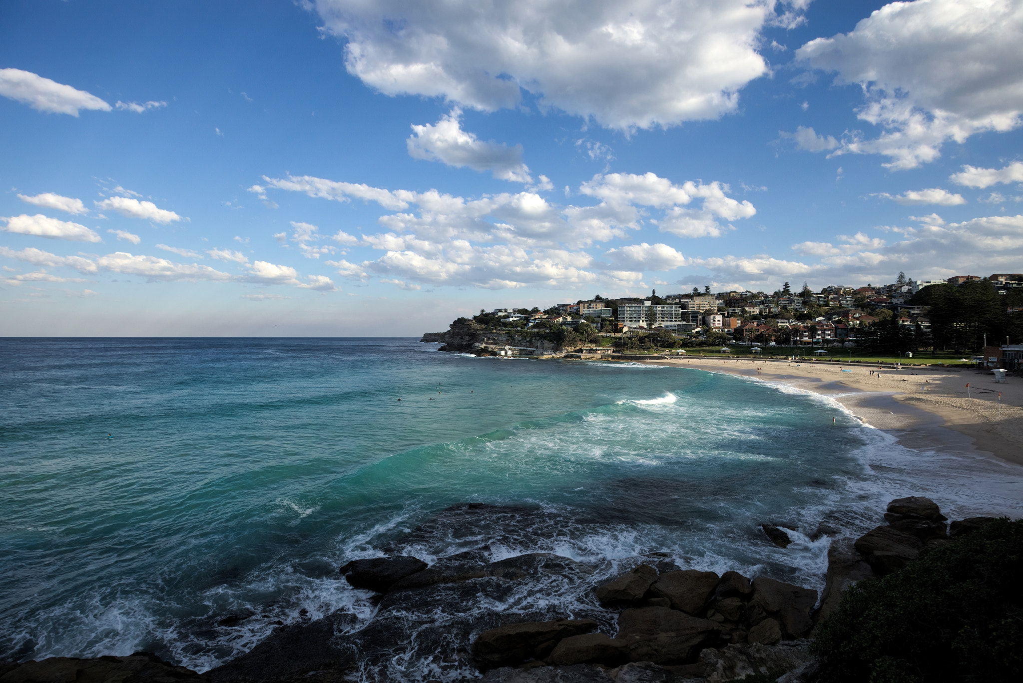 Canon EF 16-35mm F4L IS USM sample photo. Bronte beach in the afternoon photography