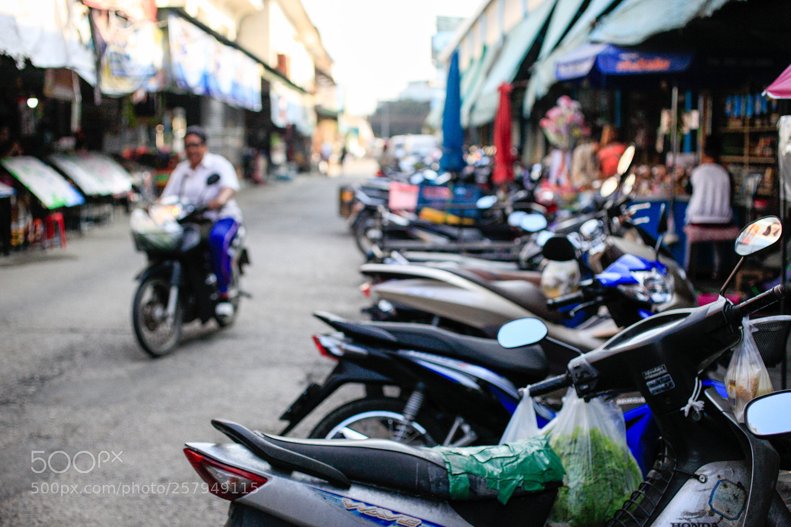 Canon EOS 5D Mark II sample photo. Street market | chiang mai photography