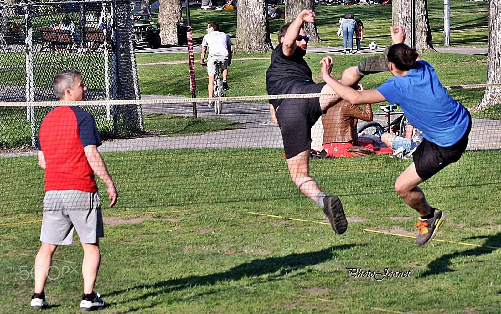 Canon EOS 5D + Canon EF 70-300mm F4-5.6 IS USM sample photo. Hackysack, footbag. photography