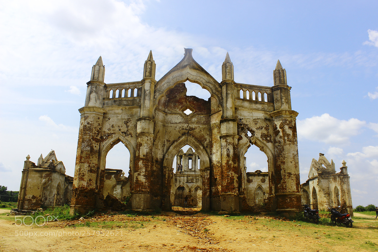 Canon EOS 600D (Rebel EOS T3i / EOS Kiss X5) sample photo. Shettihalli church ruins photography
