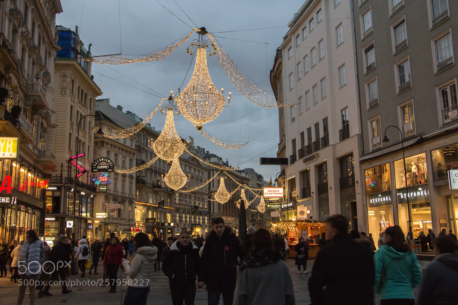 Canon EOS 700D (EOS Rebel T5i / EOS Kiss X7i) sample photo. December in vienna photography