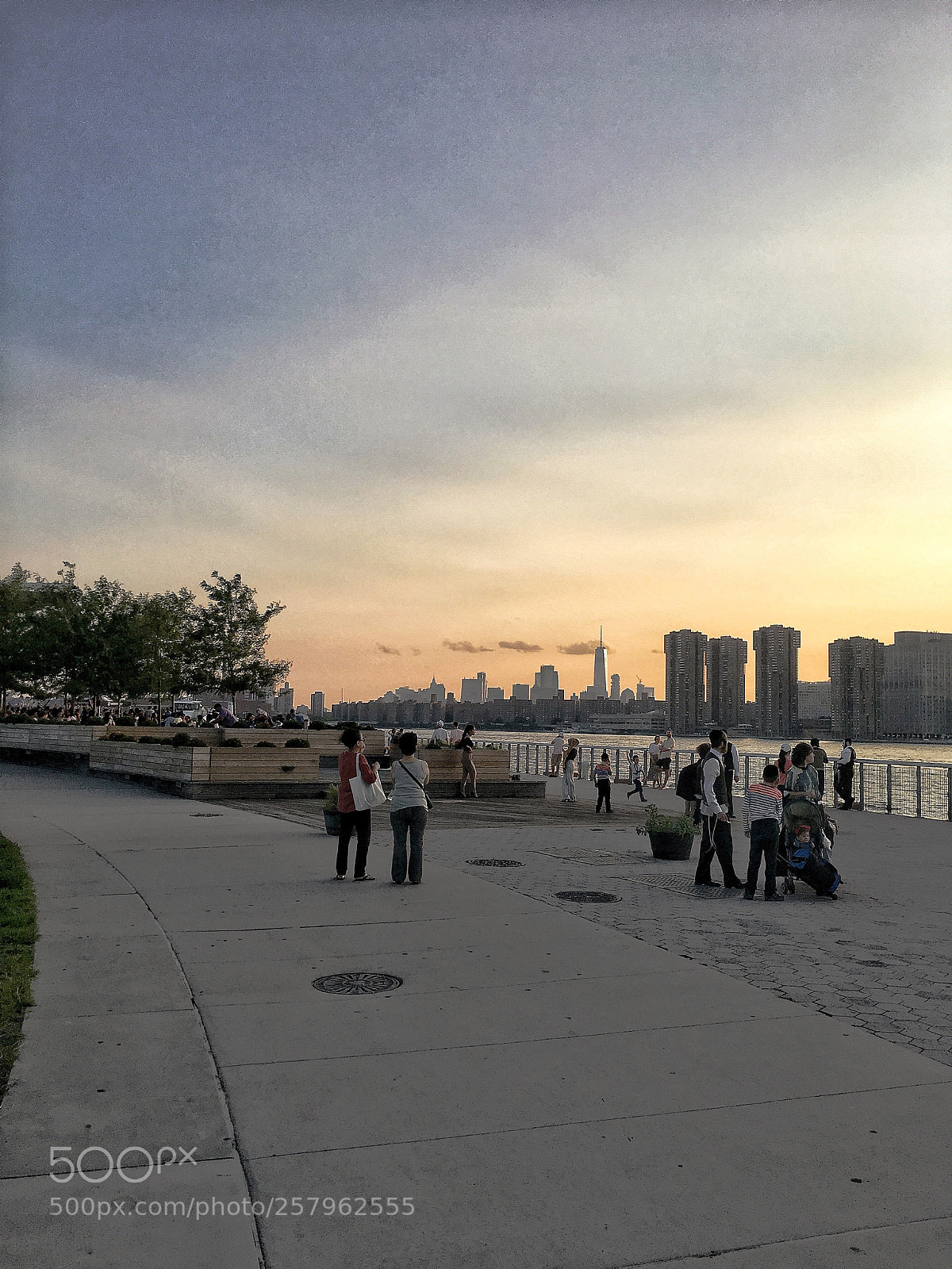 Apple iPhone 6s sample photo. Queens landing photography