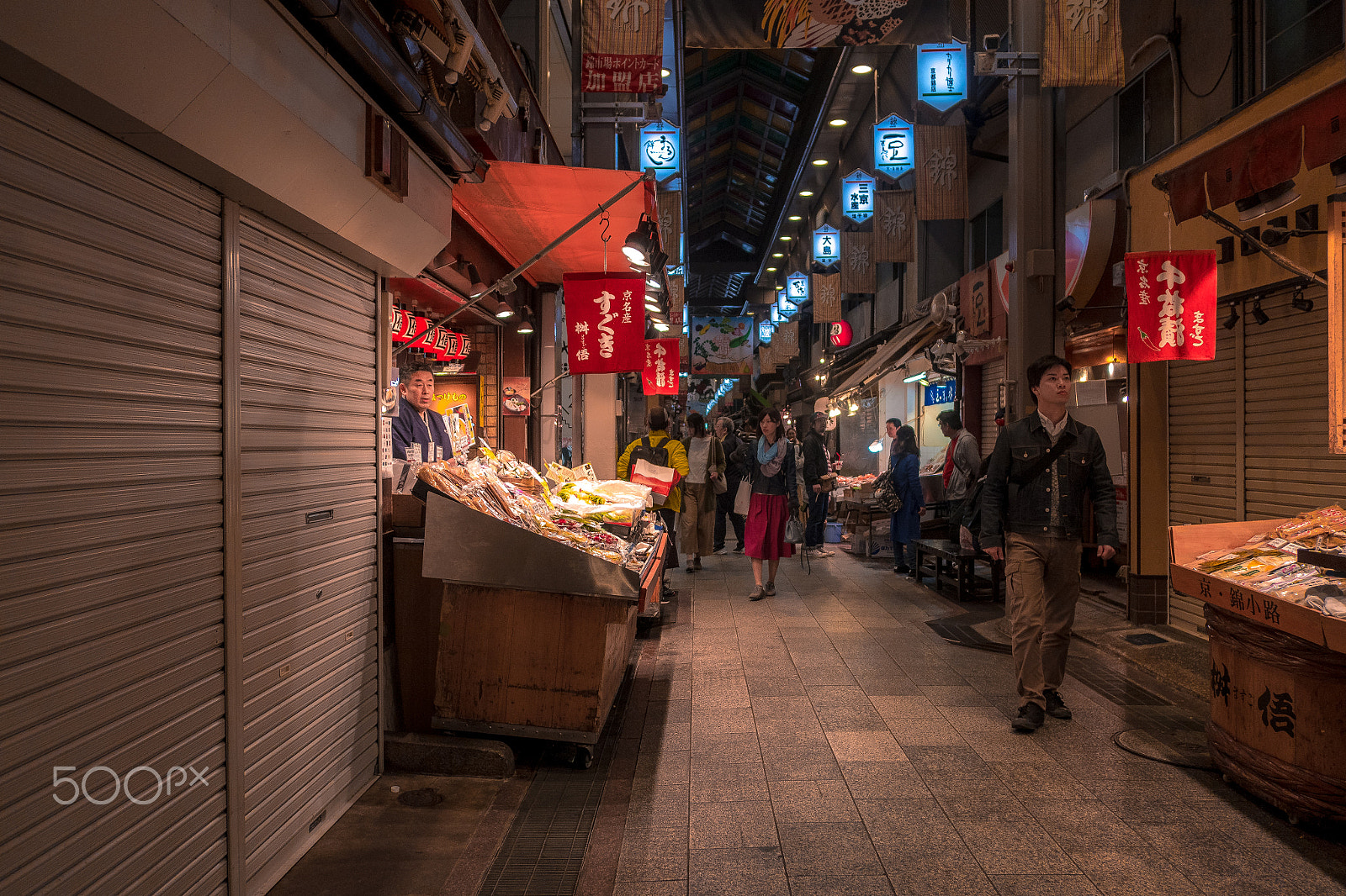 Fujifilm X-A10 sample photo. Night street photography