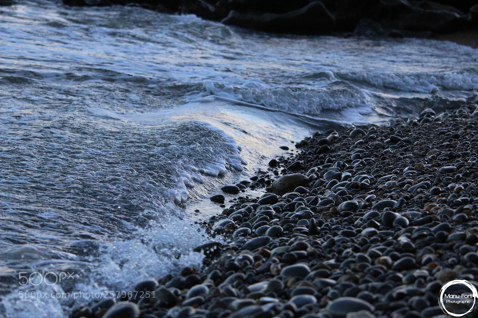 Canon EOS 700D (EOS Rebel T5i / EOS Kiss X7i) sample photo. Wave crashing on pebbles photography