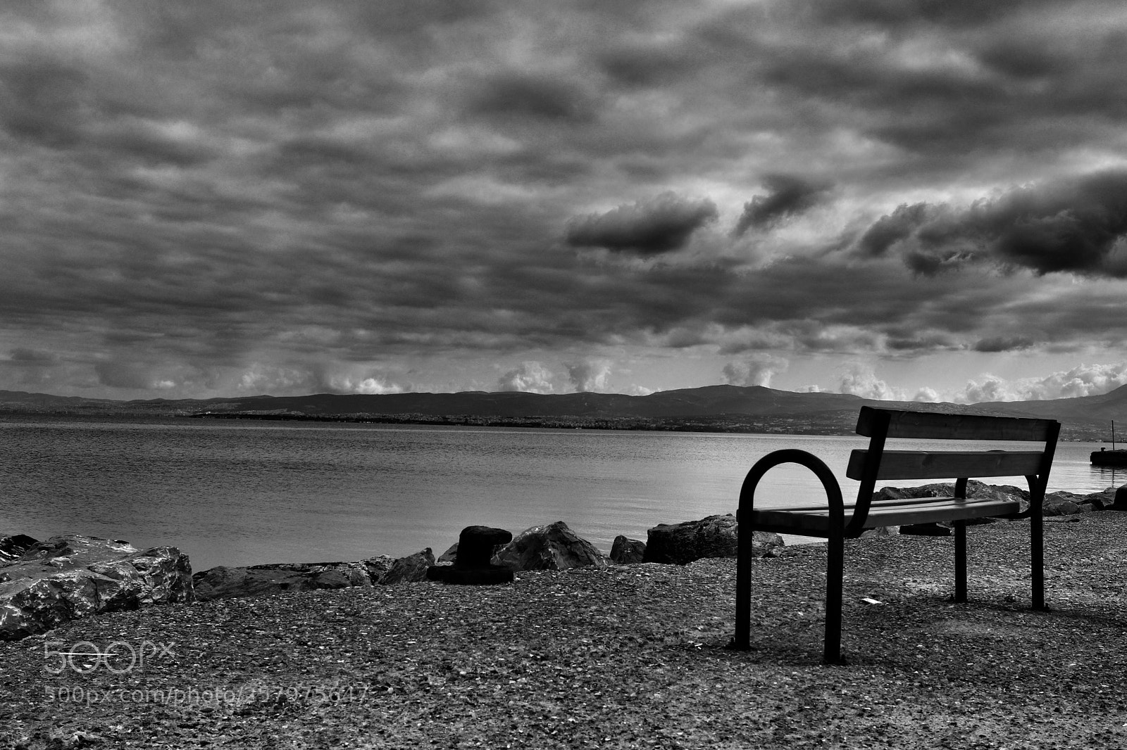 Canon EOS 800D (EOS Rebel T7i / EOS Kiss X9i) sample photo. Looking at the sea photography