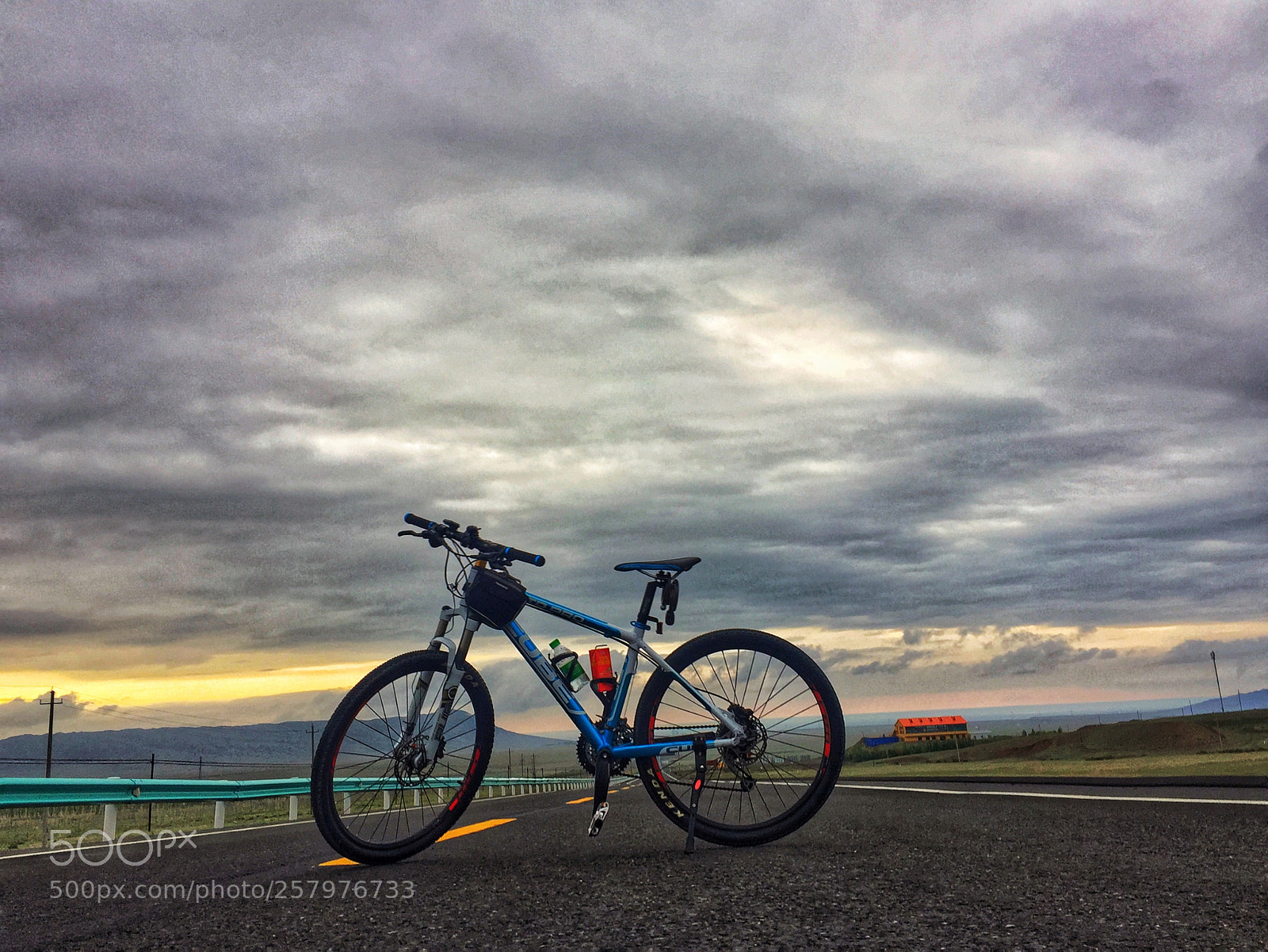 Apple iPhone 6 Plus sample photo. 雨后山间骑行 photography