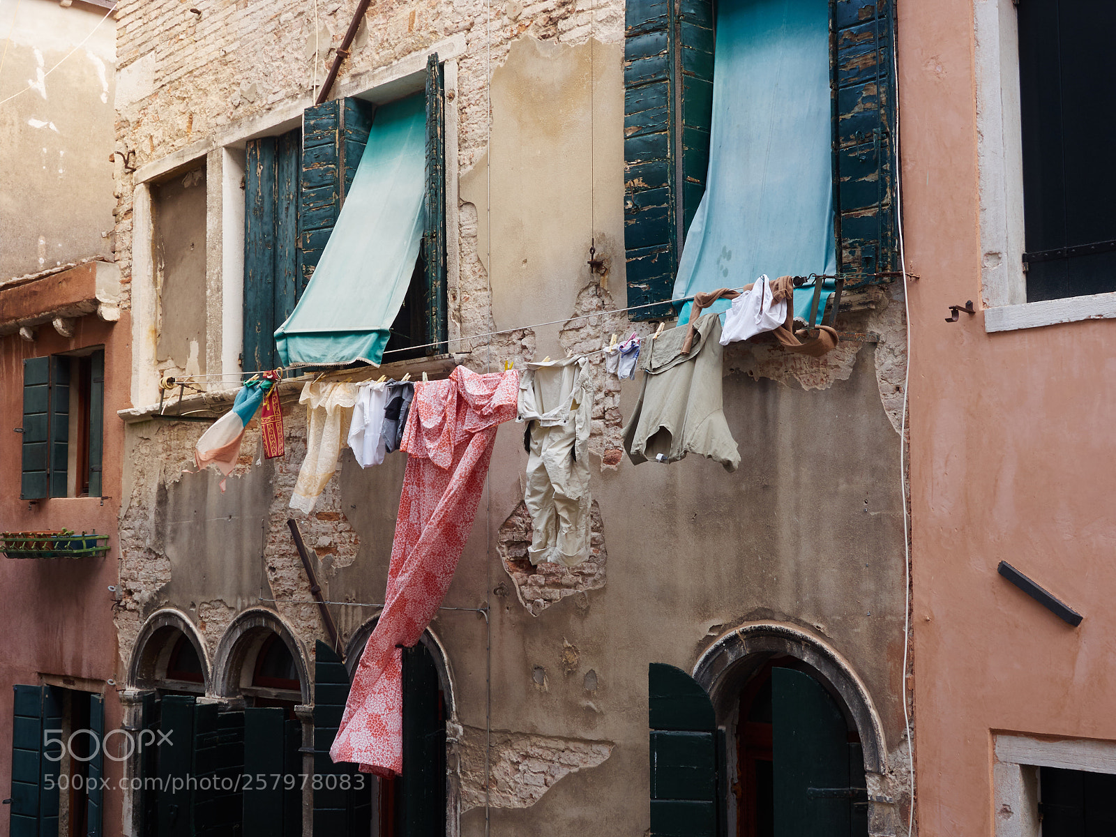 Olympus OM-D E-M5 sample photo. Washing day in venedig photography