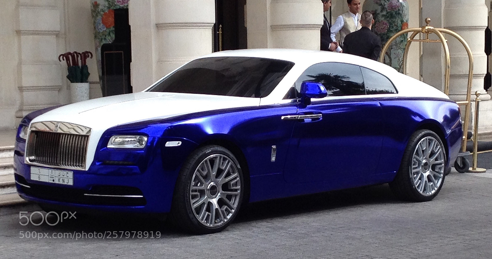 Apple iPhone 4S sample photo. The car scene in photography