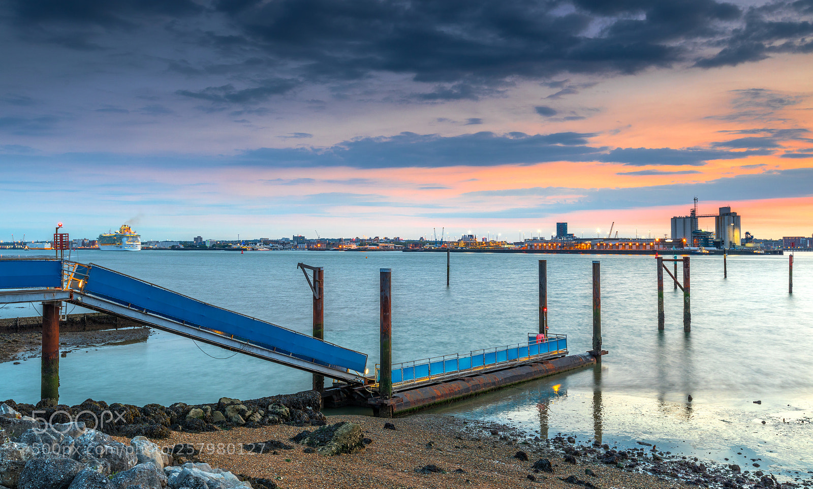 Canon EOS 5D Mark IV sample photo. Cruising into port photography