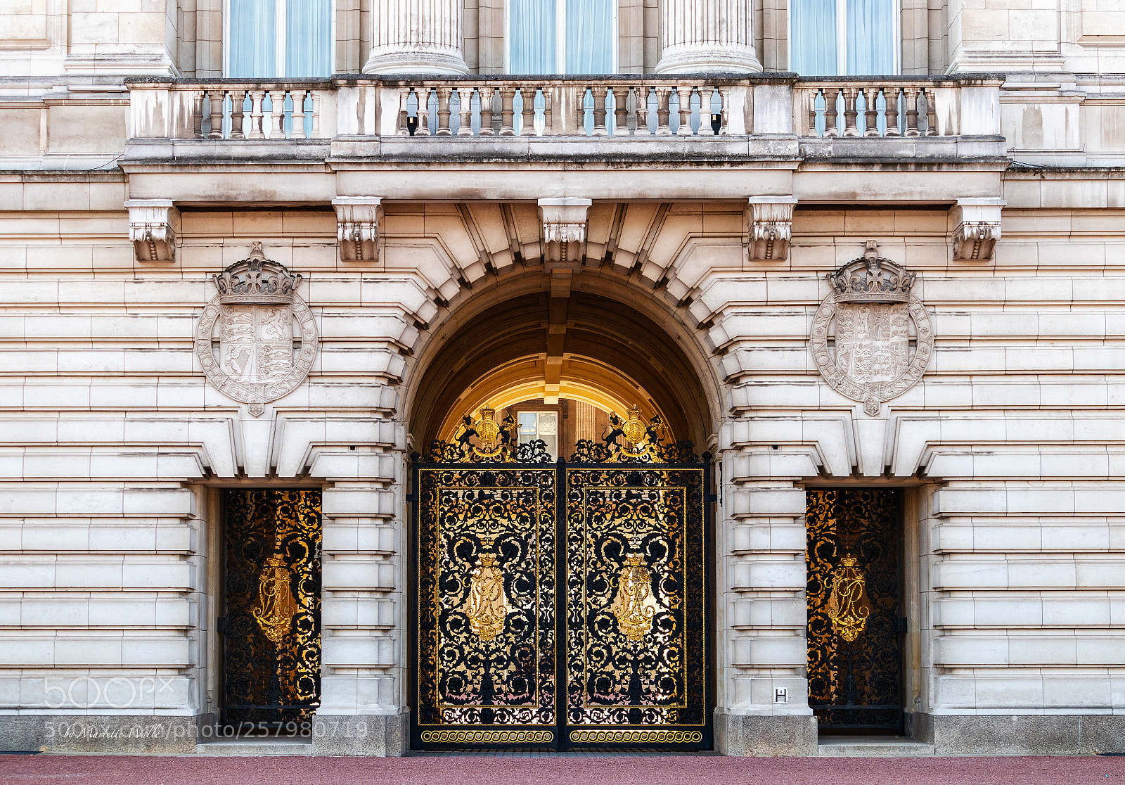 Canon EOS M5 sample photo. The gate at buckingham photography