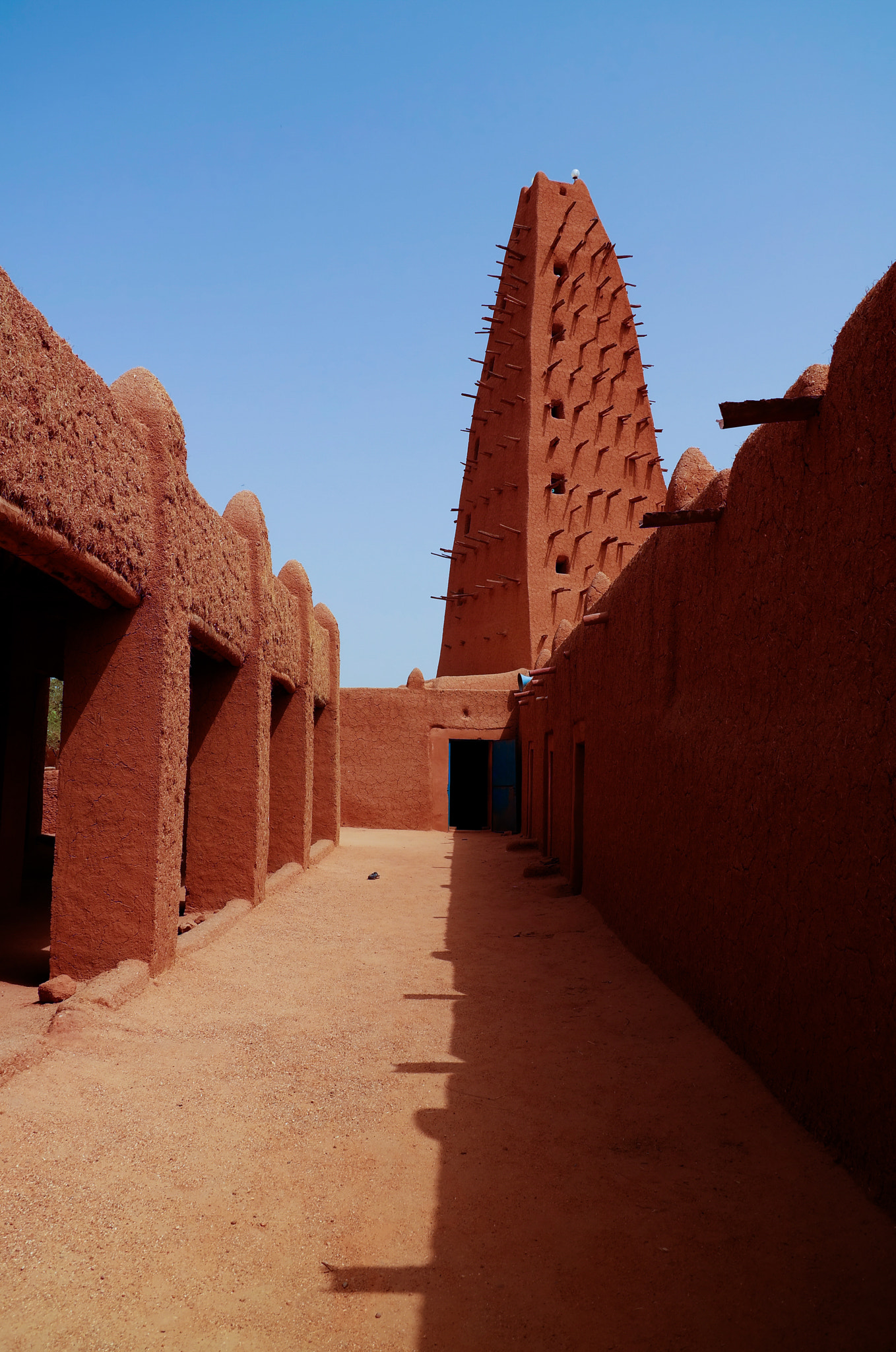 Samsung NX30 sample photo. Exterior view to grand mosque of agadez, niger photography