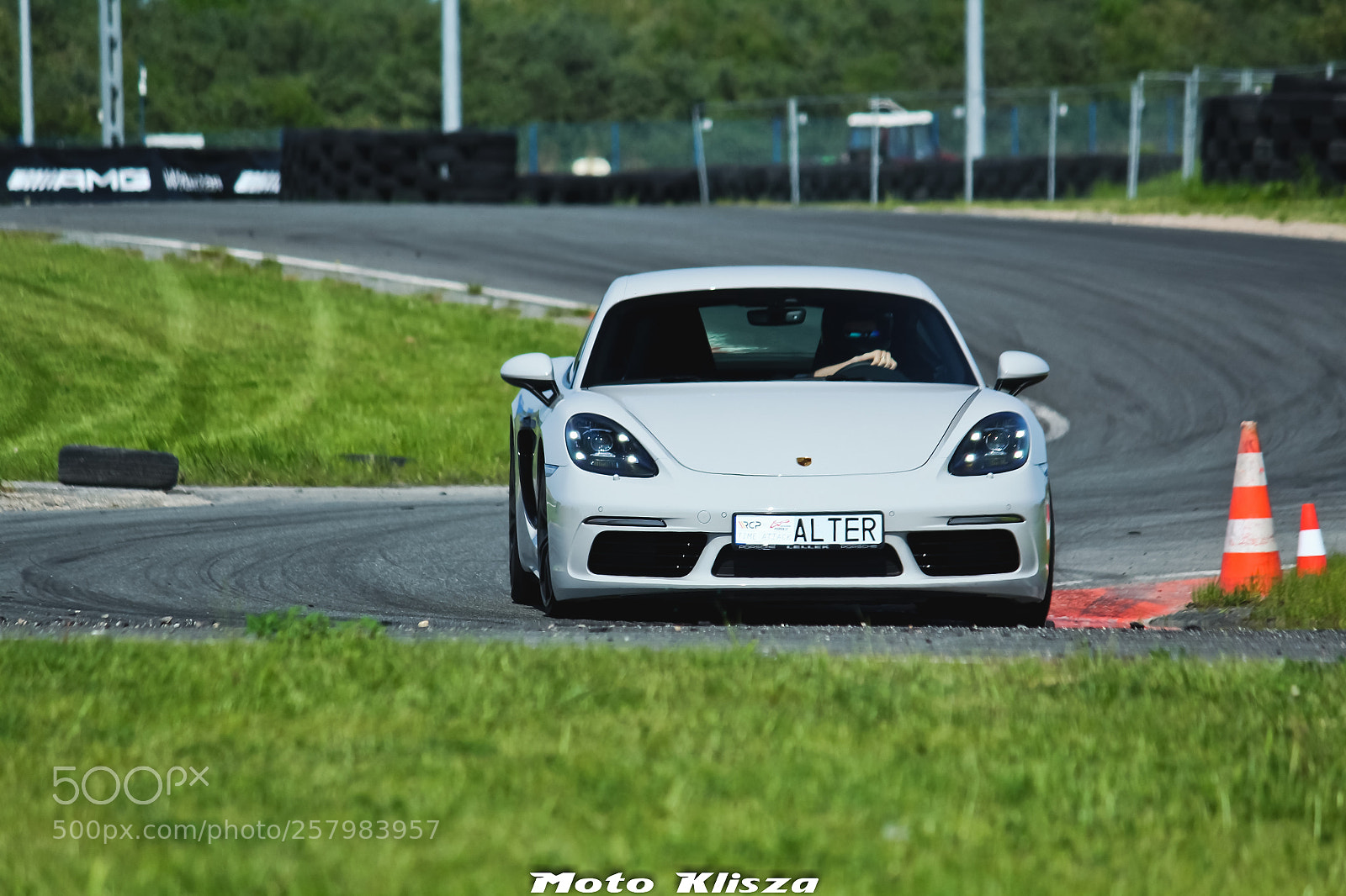 Canon EOS 1200D (EOS Rebel T5 / EOS Kiss X70 / EOS Hi) sample photo. Cayman on track photography