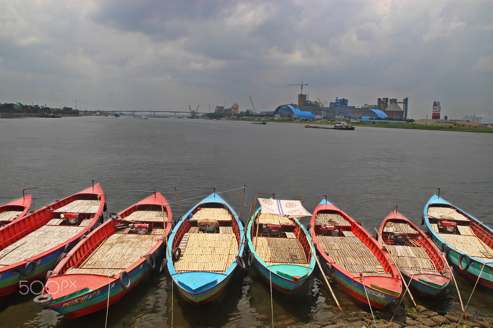 Canon EOS 1200D (EOS Rebel T5 / EOS Kiss X70 / EOS Hi) sample photo. Colorful boat photography