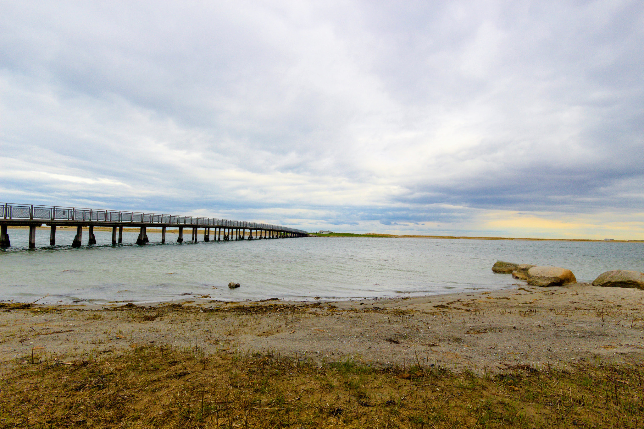 Canon EOS 100D (EOS Rebel SL1 / EOS Kiss X7) + Sigma 10-20mm F4-5.6 EX DC HSM sample photo. Beach bridge photography