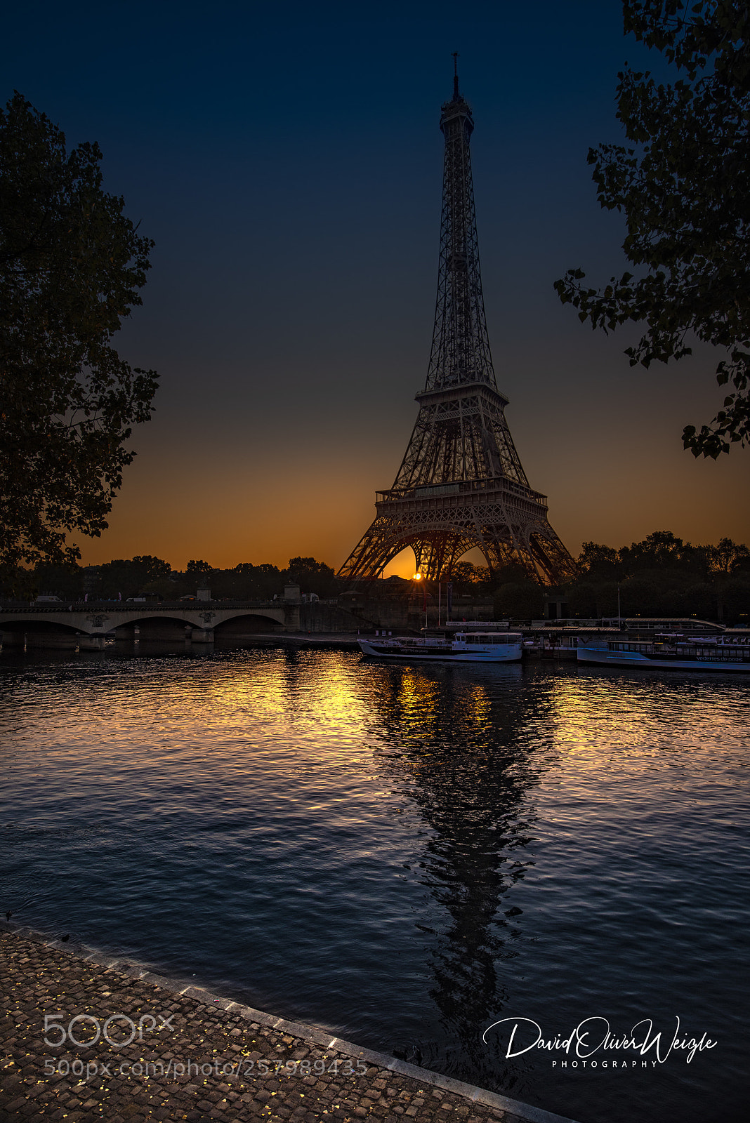 Nikon D810 sample photo. Eiffel tower first light photography