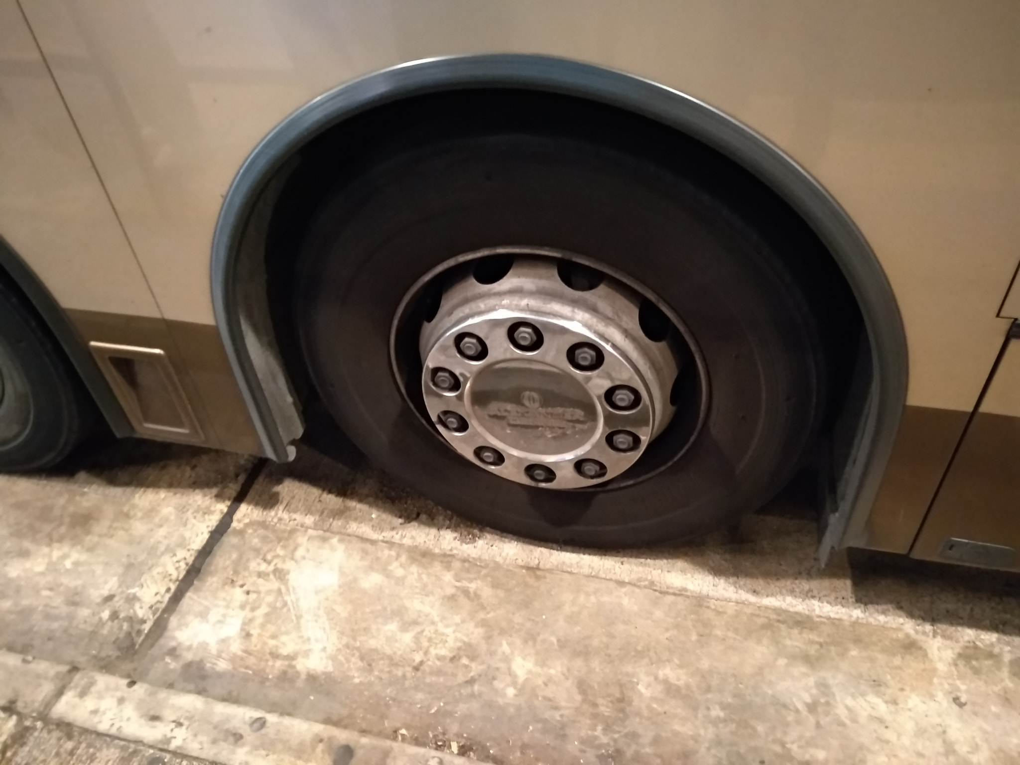 Xiaomi MI MAX 2 sample photo. Bus wheel photography