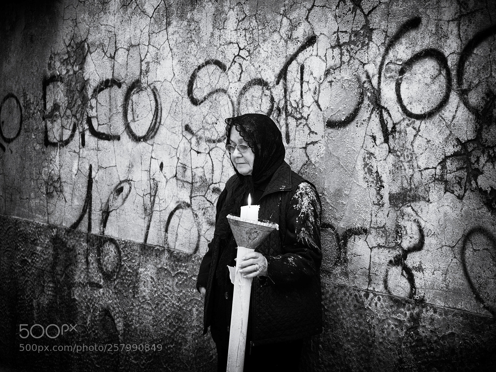 Olympus OM-D E-M1 sample photo. Whisper on the wall photography