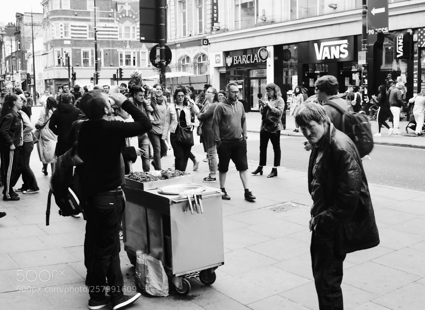 Canon EOS 5D Mark IV sample photo. Camden tube 7pm photography