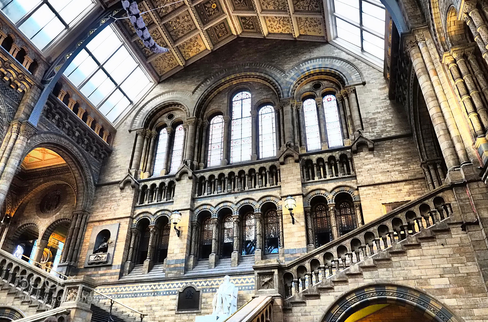 Olympus OM-D E-M5 II sample photo. Gothic, color photography