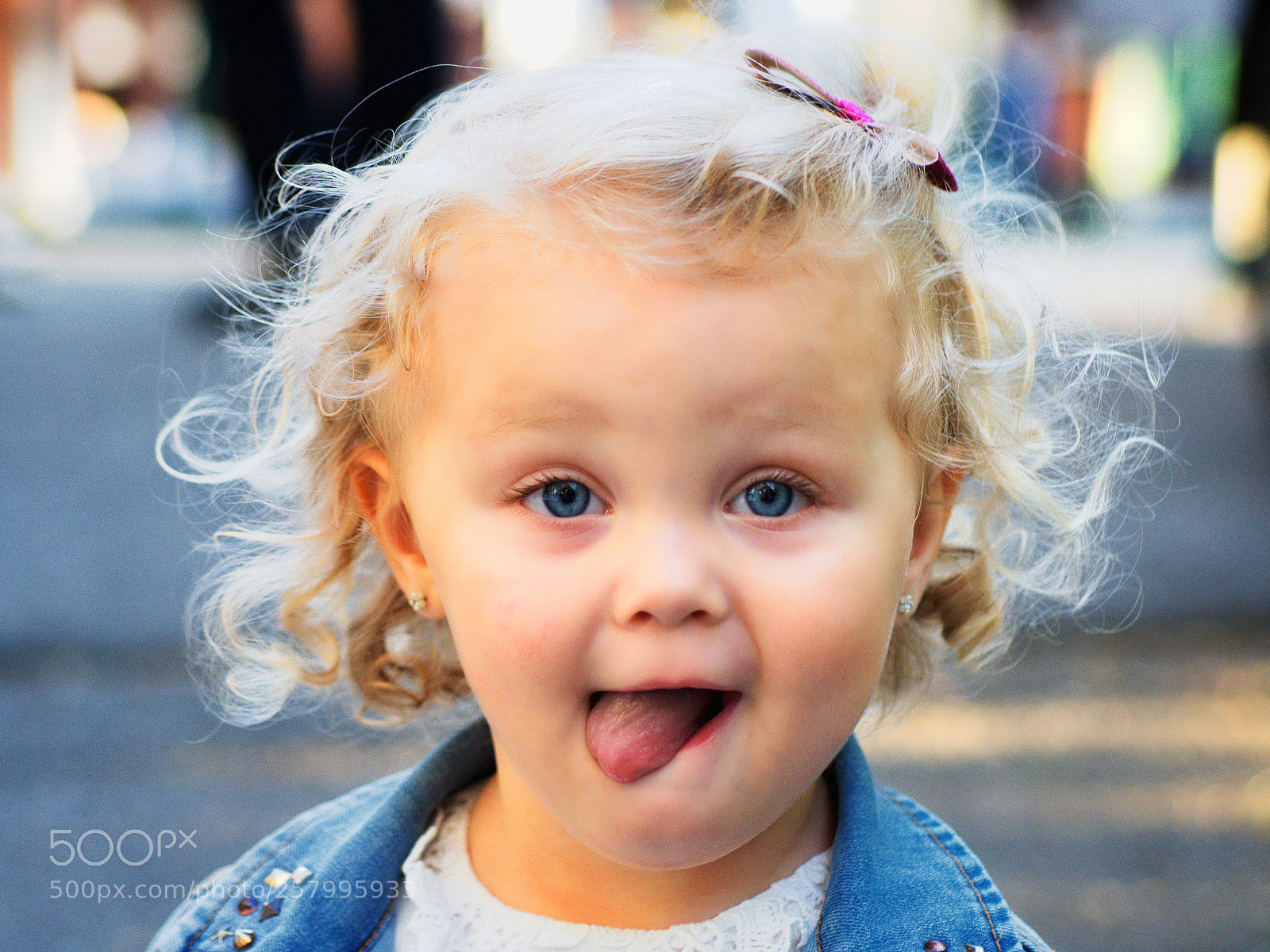 Nikon D7200 sample photo. Curls, eyes and tongue photography