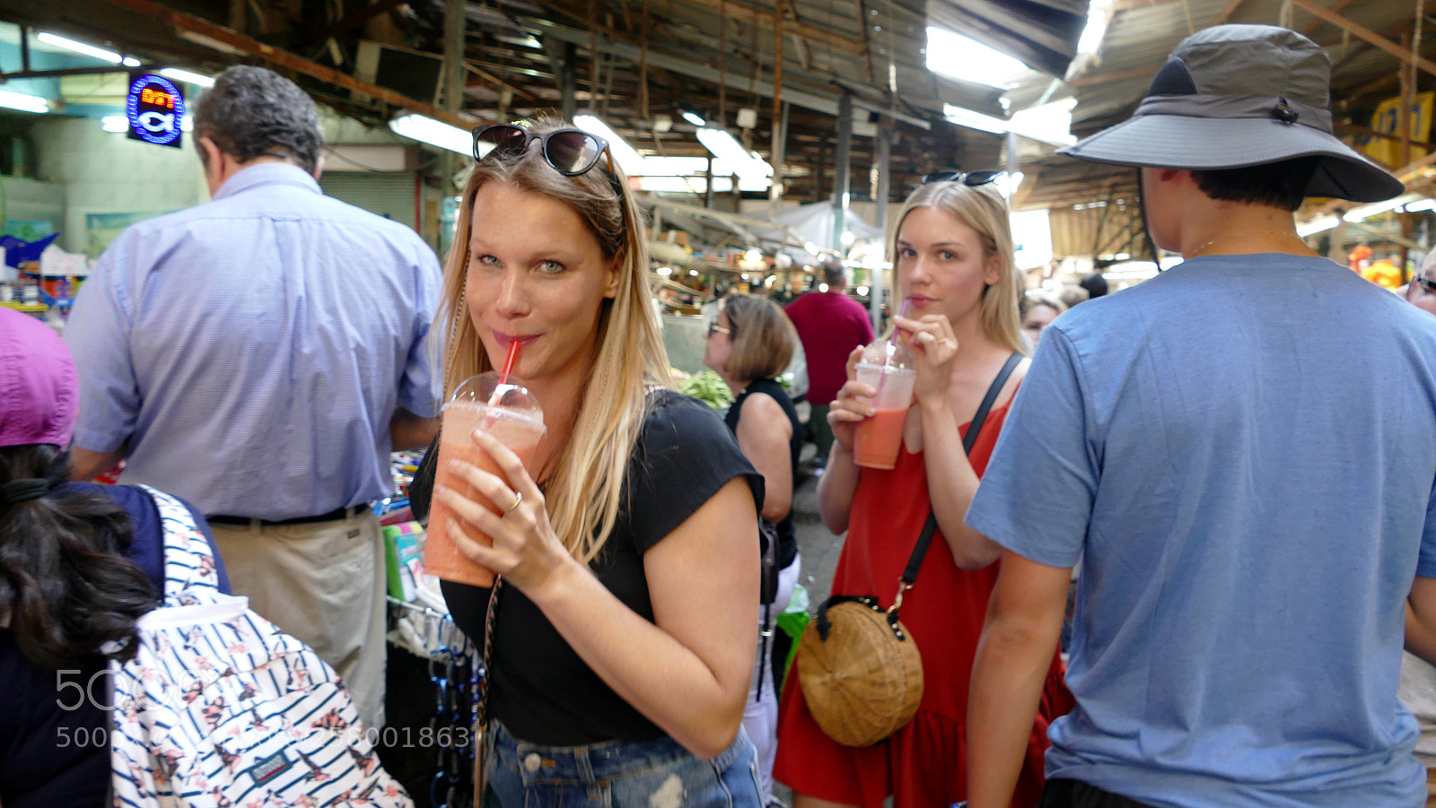 Panasonic Lumix DMC-FZ1000 sample photo. Carmel market, tel aviv photography